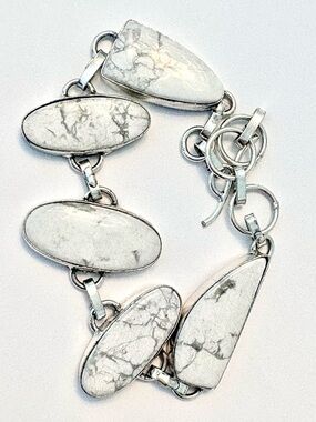 5 stone Howlite toggle  bracelet size
 8–8 1/2–9 1/2